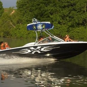 2003 MasterCraft X-9 Wakeboard Boat