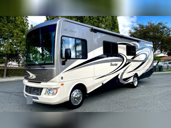 2014 Fleetwood Class A RV BOUNDER 33C