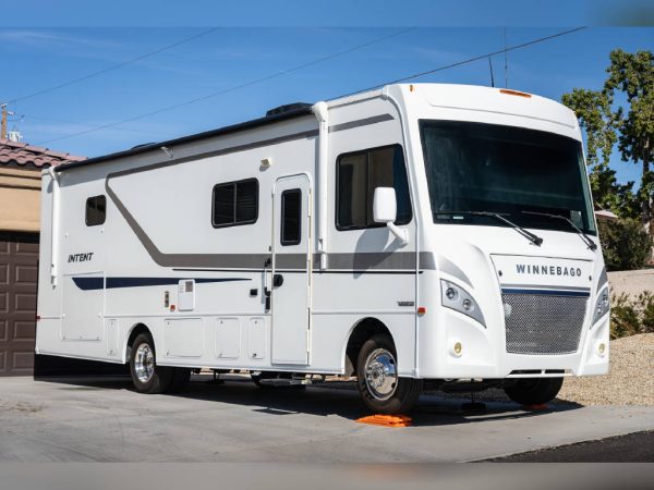 2018 Winnebago Class A RV INTENT 30R