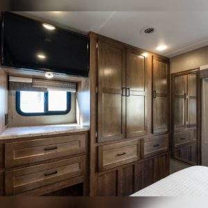 2018 Winnebago Class A RV INTENT 30R