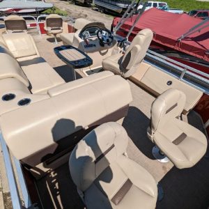 2019 Sun Tracker 22 DLX Fishin Barge Tritoon