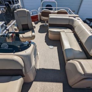 2019 Sun Tracker 22 DLX Fishin Barge Tritoon