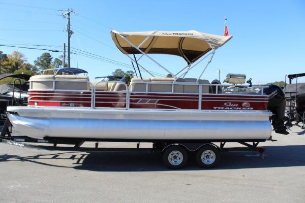 2020 Tracker SportFish 22 DLX