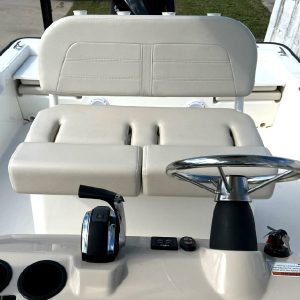 2020 Boston Whaler Montauk 210