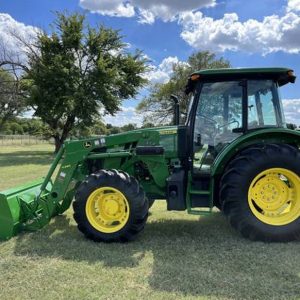 2015 John Deere 5100E