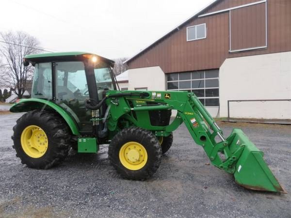 2015 John Deere 5065E