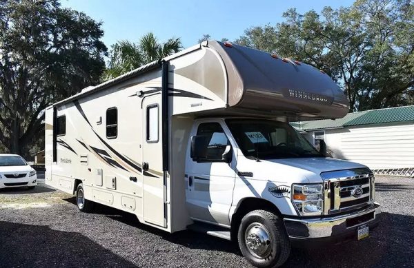 2018 Winnebago Class C RV Minnie Winnie 31K