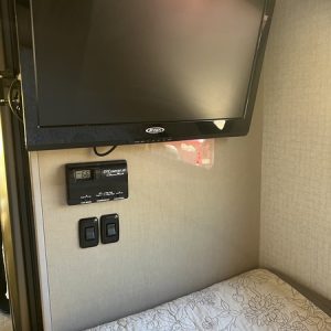 2015 Itasca Class C RV NAVION 24J